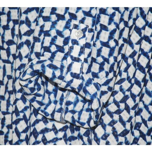 Chico's Blue & White Geo Print Pull Over Blouse Size 2 US L 12 Roll Tab V-Neck - Picture 5 of 10